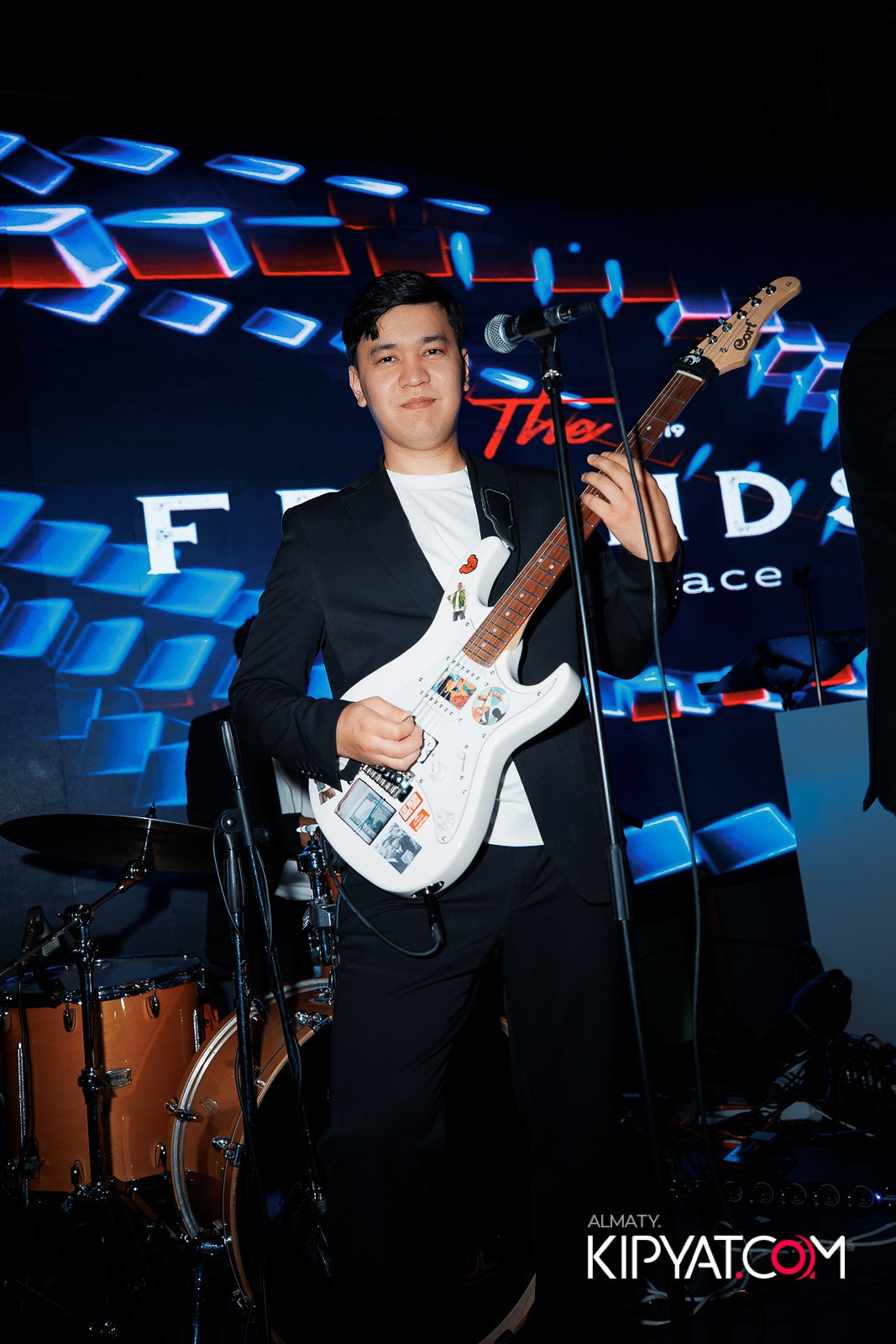 FRIENDS BAR & TERRACE. КИПЯТКОМ АЛМАТЫ!