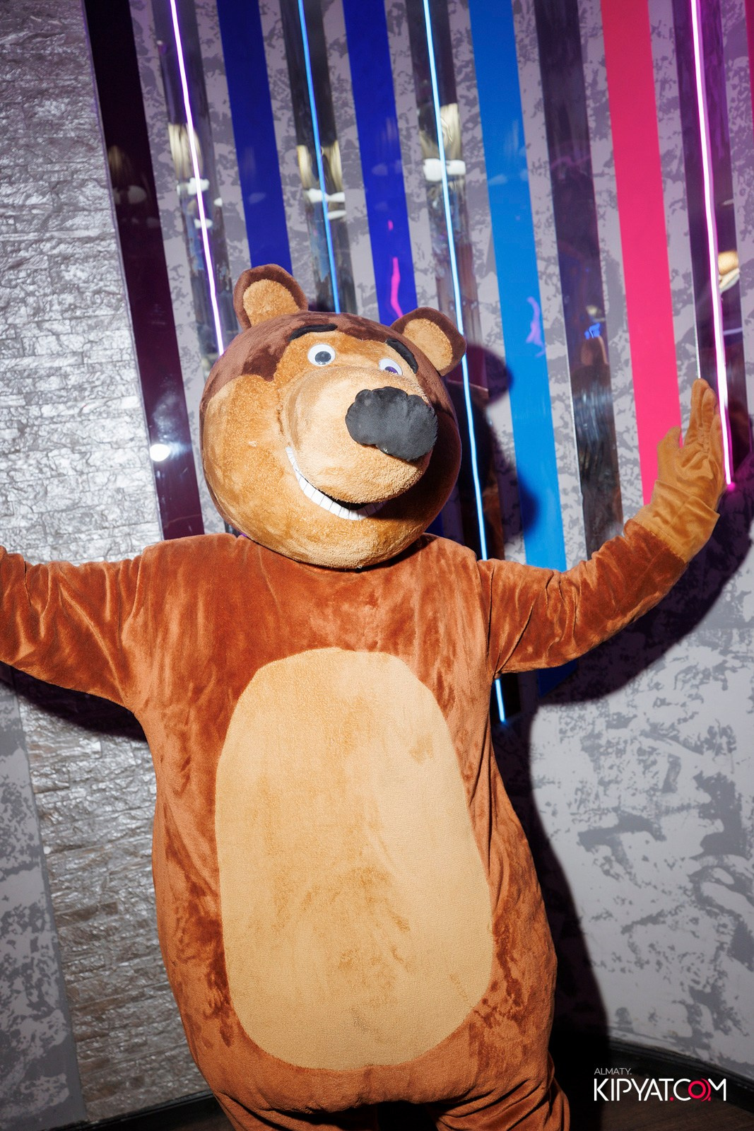 УХО И МЕДВЕДЬ НА ГАГАРИНА. КИПЯТКОМ АЛМАТЫ! Фотосъемка мероприятий в Алматы