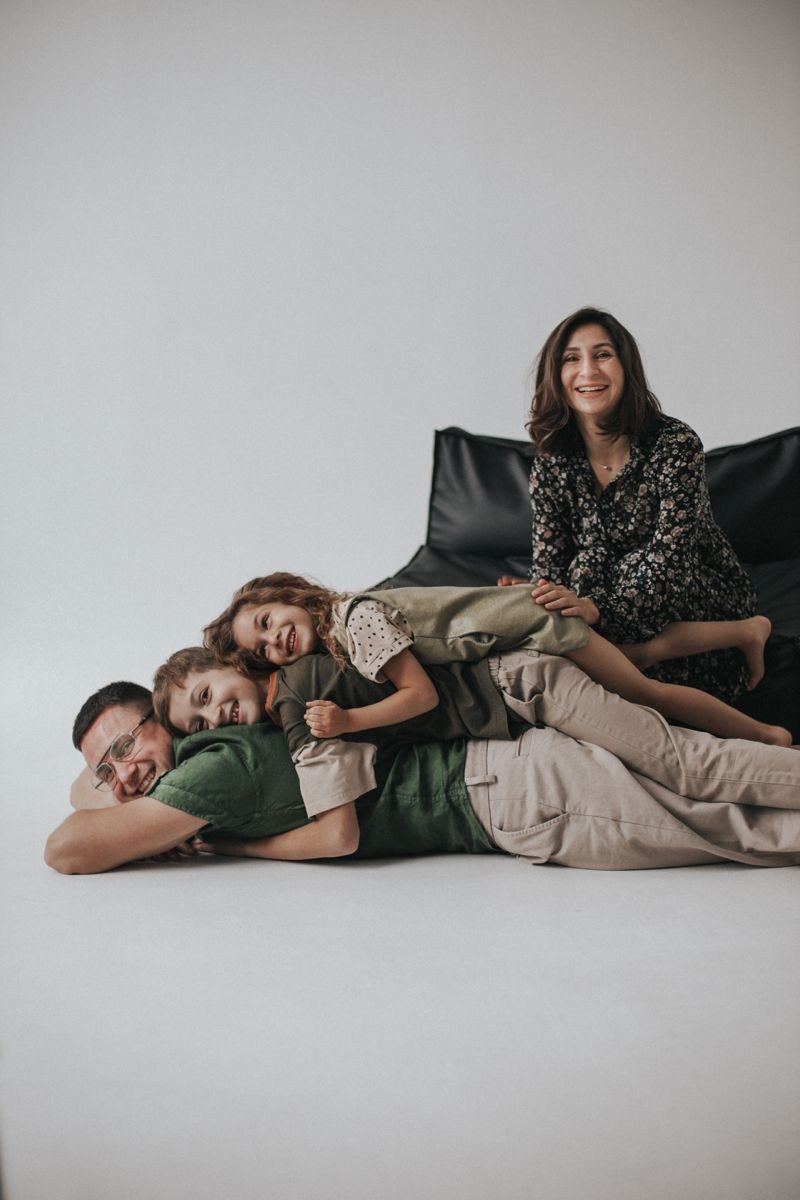 Семейная фотосессия в студии. Фотограф в Иркутске Кристина Телегина