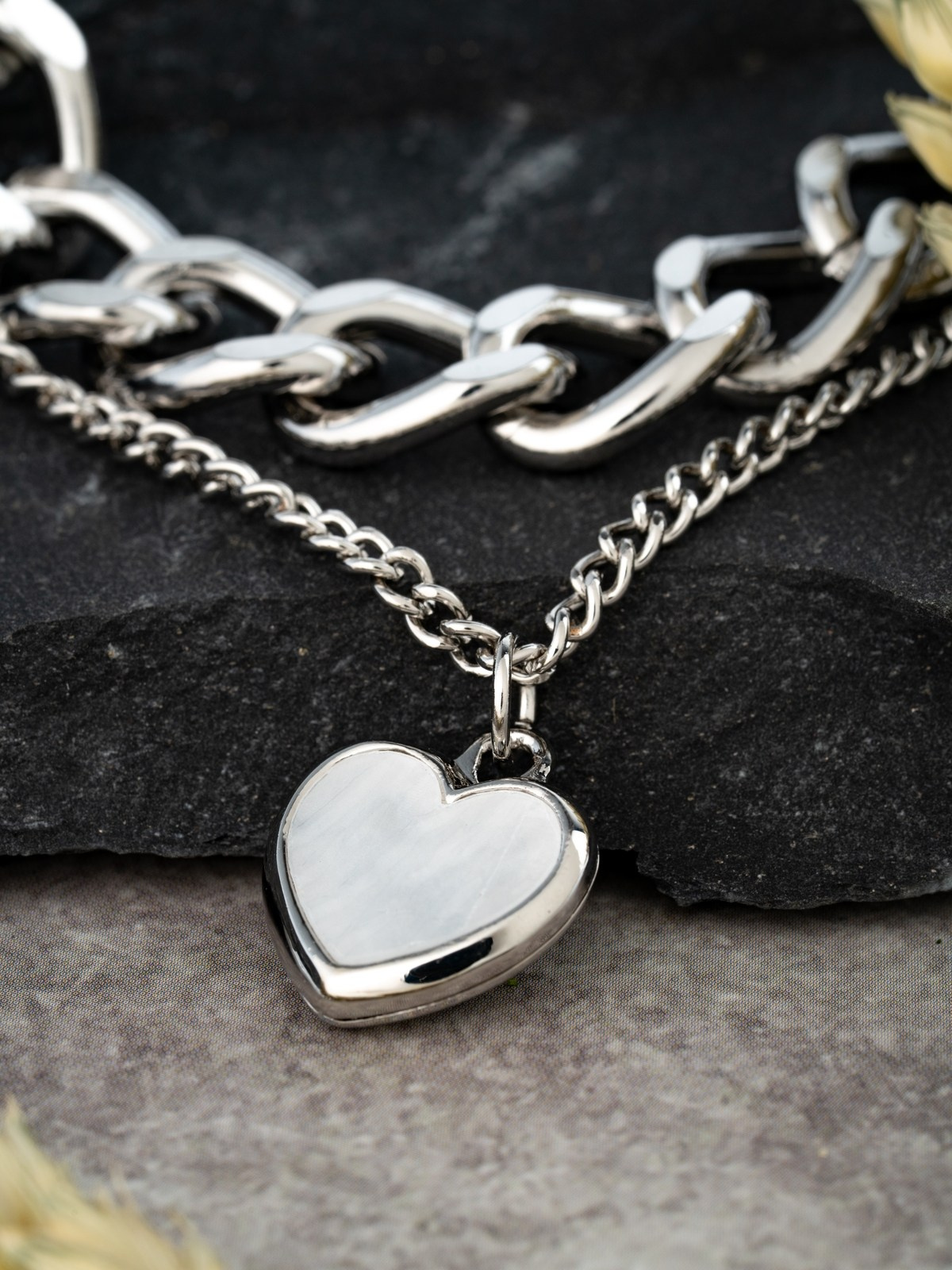 Съёмка украшений и бижутерии — фото и видео для брендов | KED Production. КЕД Студия-контент агентство полного цикла СПБ. Создаём фото, видео и контент, который помогает брендам и селлерам продавать больше