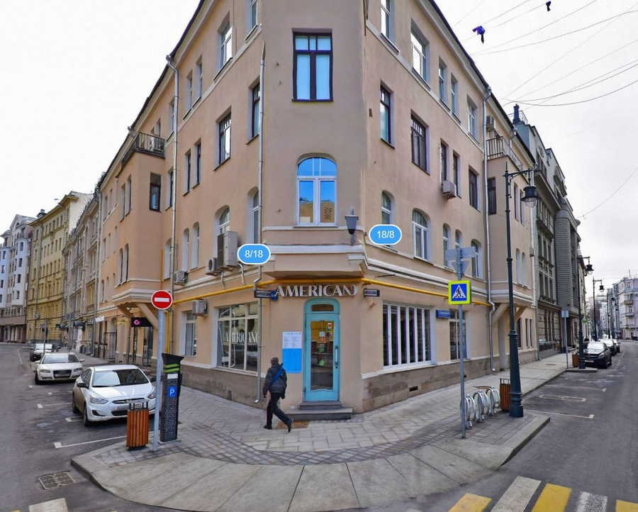 Фотосессия в московском кафе — зелень и деревянный декор