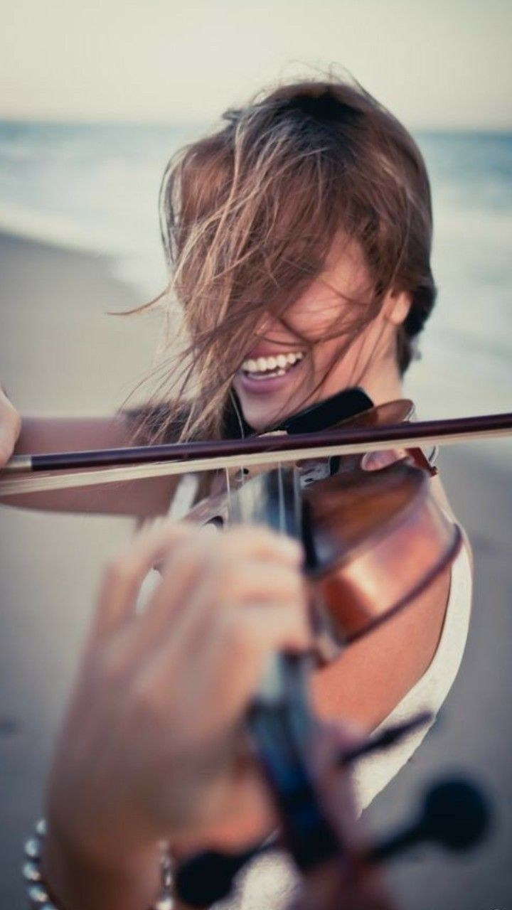 Скрипка и девушка. Фотограф в Екатеринбурге Юлия Ташлыцкая