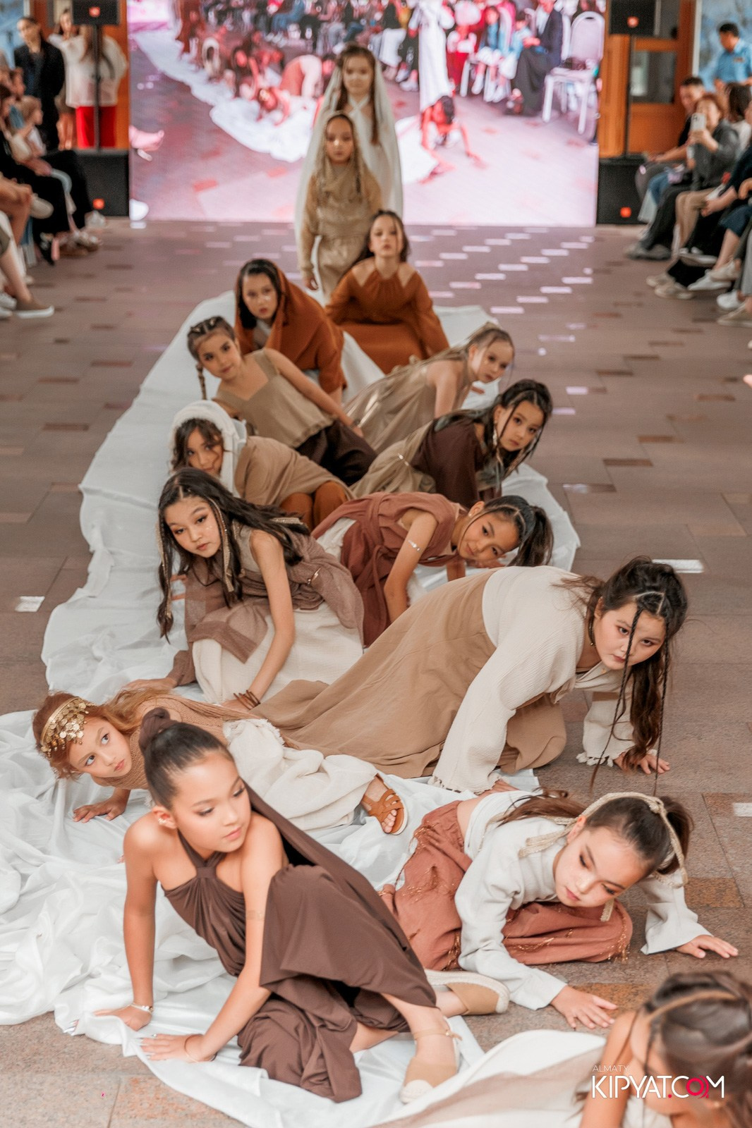 JUNIOR FASHION SHOW. КИПЯТКОМ АЛМАТЫ!