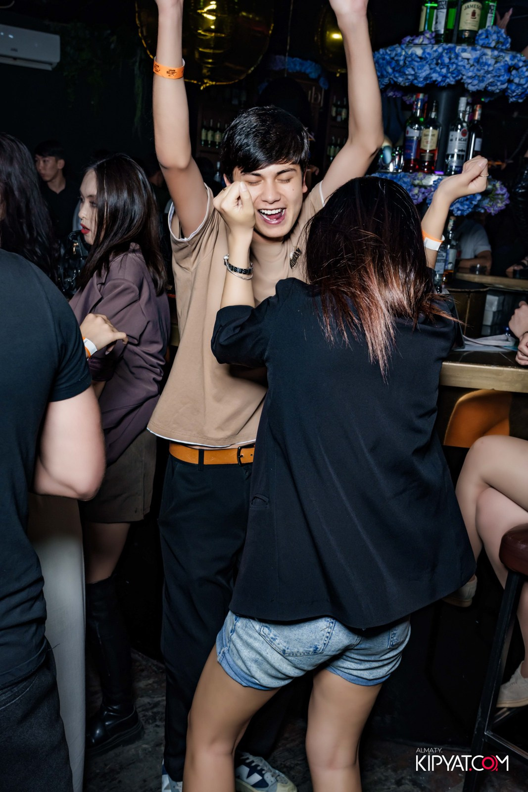 UYAT EMES BAR. КИПЯТКОМ АЛМАТЫ!