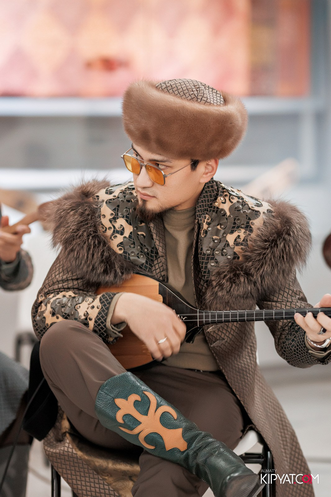 FASHION ПОКАЗ, КАЗАХСКОЙ НАЦИОНАЛЬНОЙ ОДЕЖДЫ. КИПЯТКОМ АЛМАТЫ!