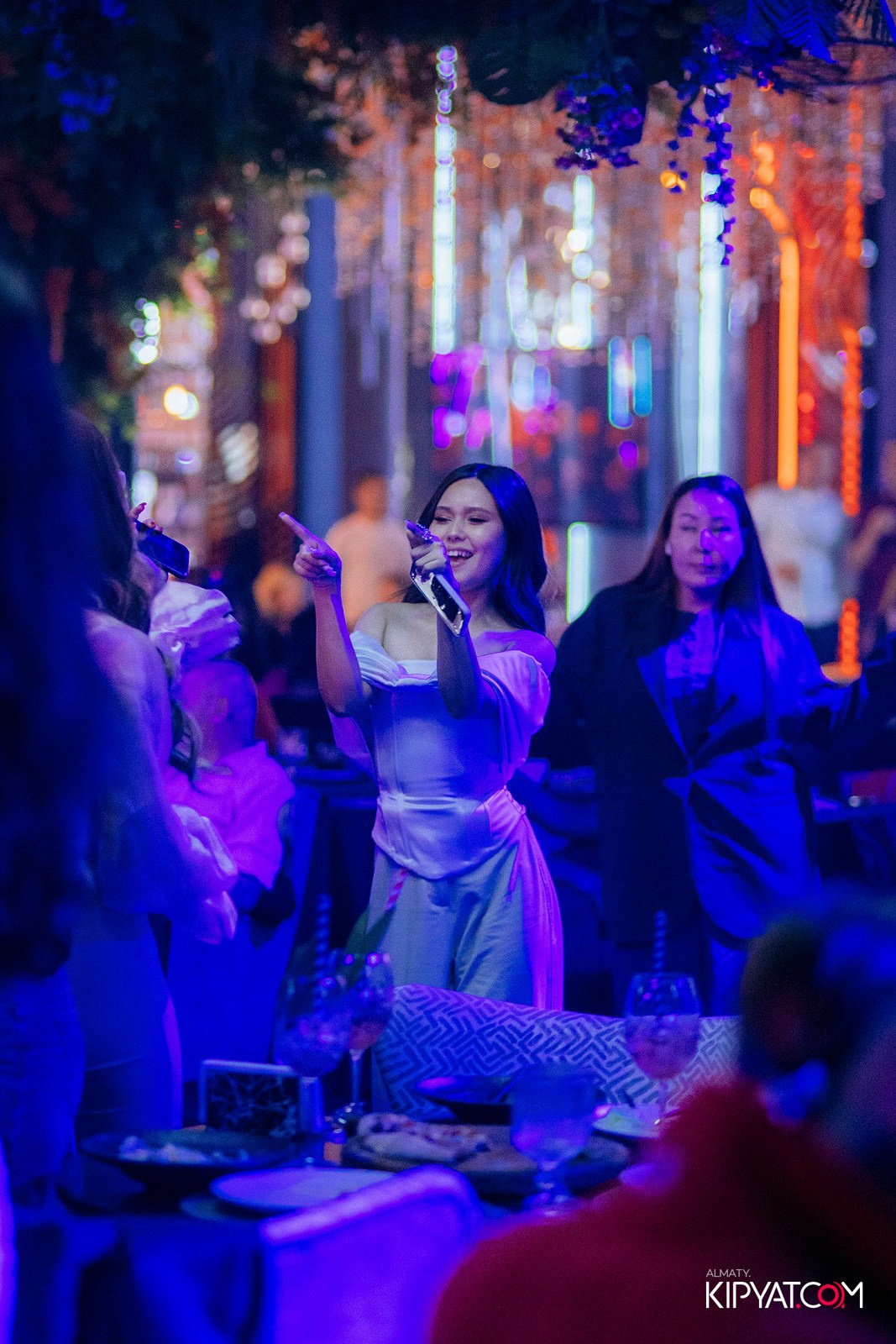 FRIENDS BAR & TERRACE. КИПЯТКОМ АЛМАТЫ!