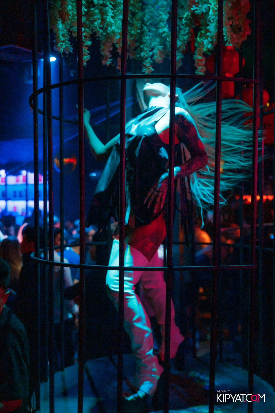 UYAT EMES BAR. КИПЯТКОМ АЛМАТЫ!