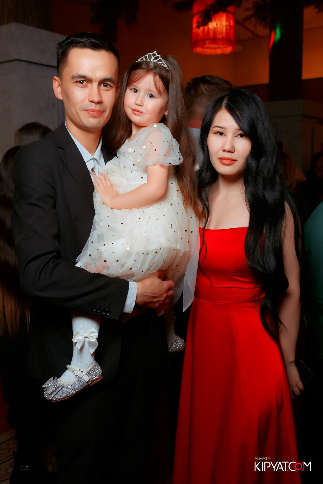 ГРУЗИНСКИЙ ДВОР НА КАБАНБАЙ БАТЫРА. КИПЯТКОМ АЛМАТЫ!