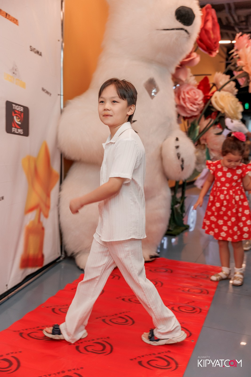 ПРЕЗЕНТАЦИЯ 10 ГРУППЫ КИНОПРОЕКТА STARBALALAR. КИПЯТКОМ АЛМАТЫ!