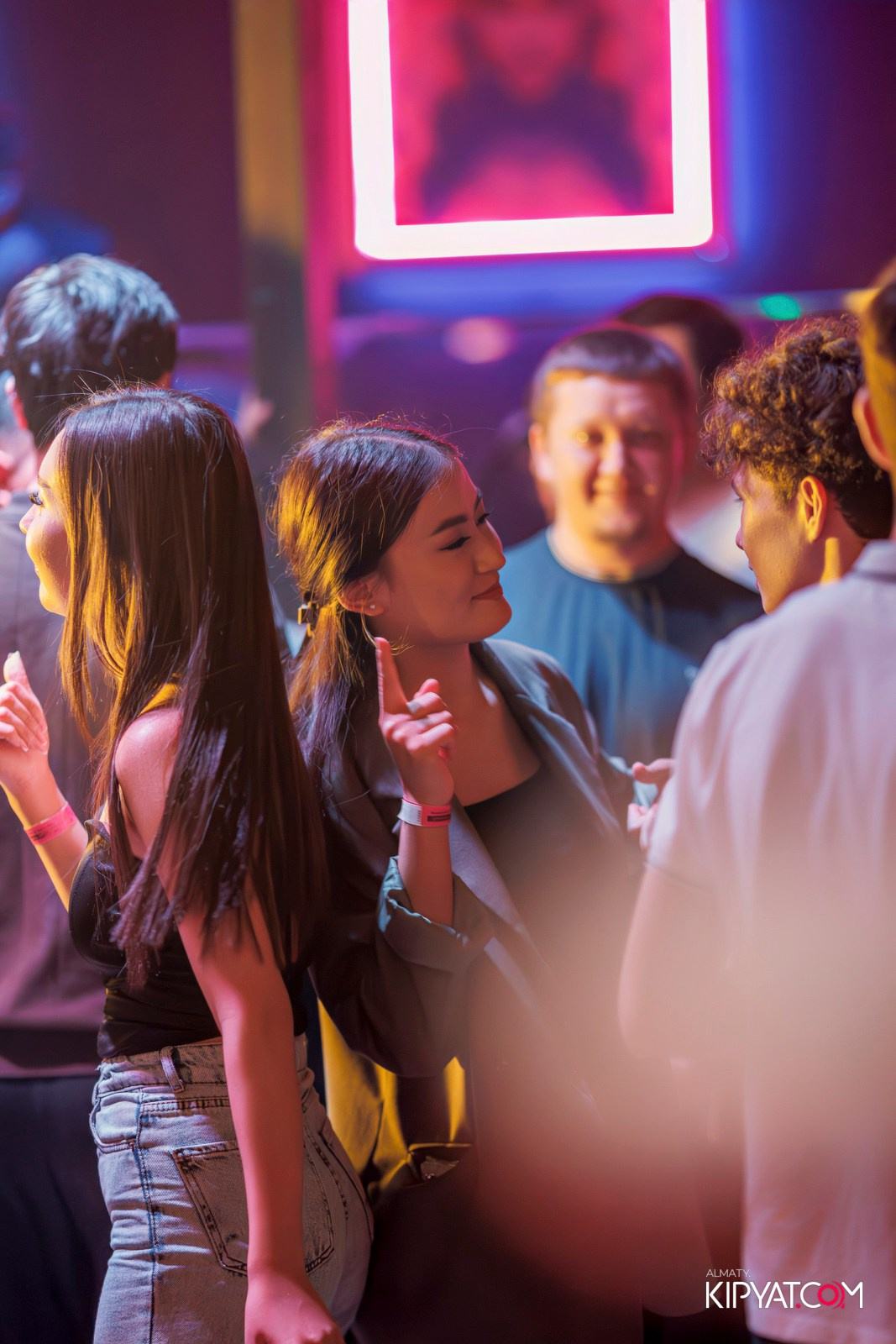 UYAT EMES BAR. КИПЯТКОМ АЛМАТЫ!