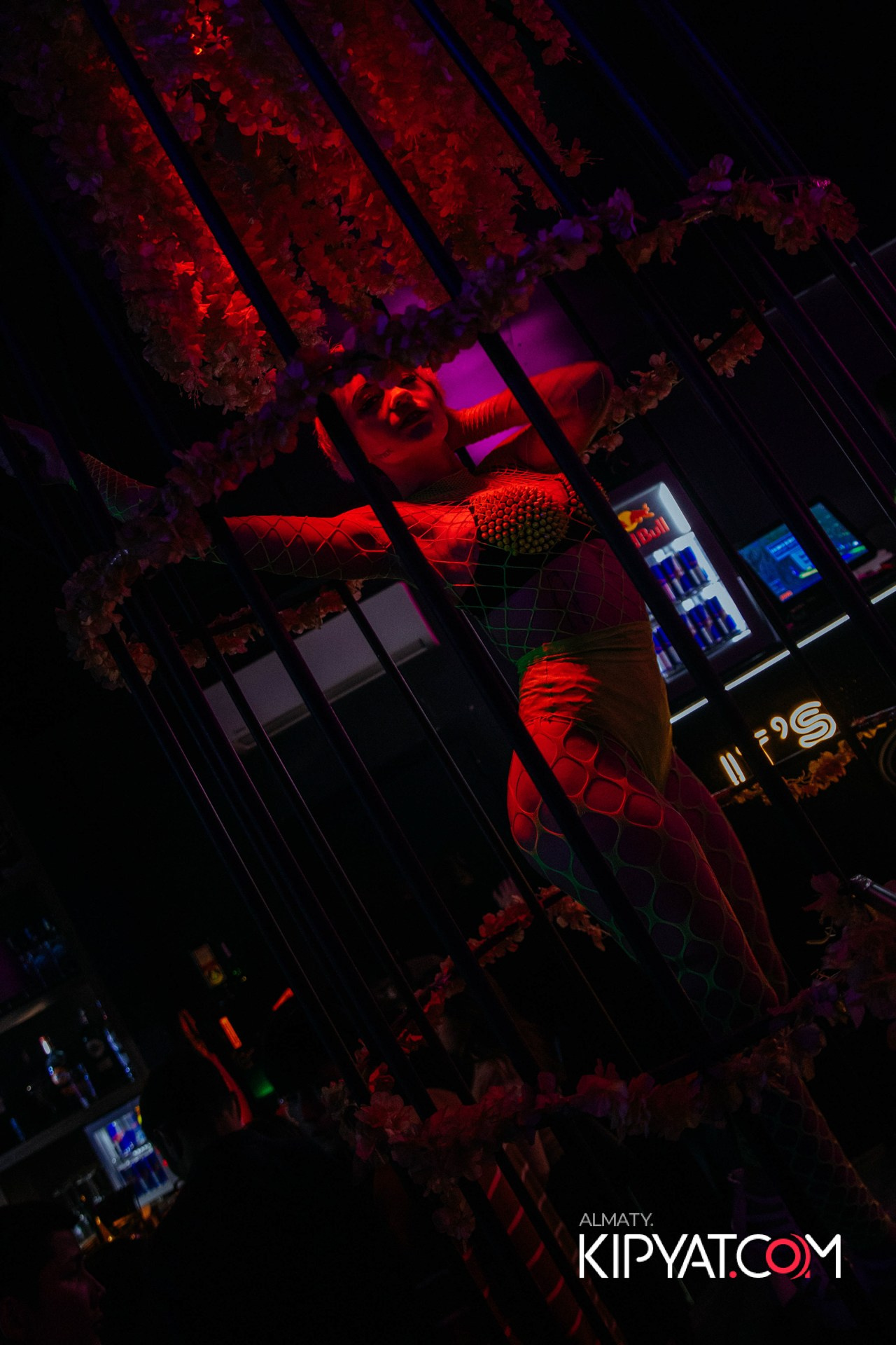 UYAT EMES BAR. КИПЯТКОМ АЛМАТЫ!