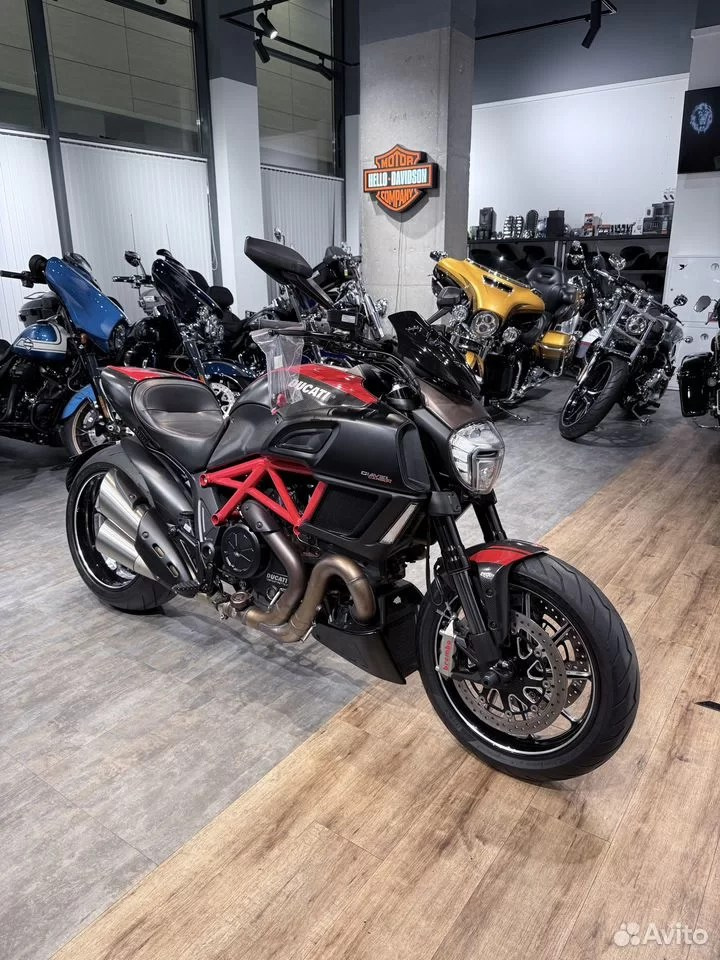 Купить 2015 Ducati Diavel Red Carbon — подробнее на сайте. Hello Davidson, Москва. Только хорошие мотоциклы…