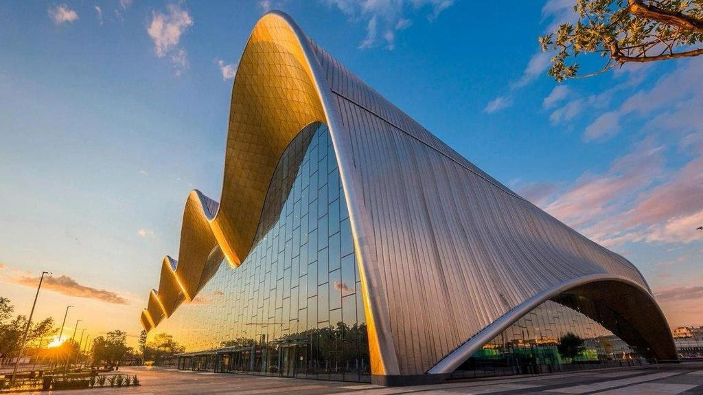 Фотосессия на улице Москвы — красивая архитектура и арки