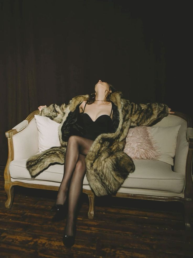 Тренды новогодних съемок 2025. Фотограф в Екатеринбурге Артём Зайнетдинов