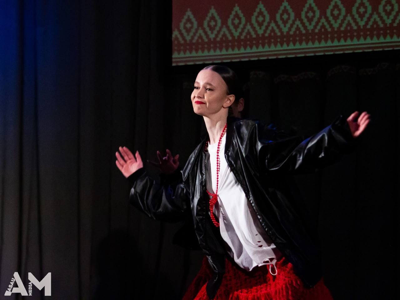 Выступления на сценах и уличных площадках. Танцевальная шоу-группа «GRANAT»