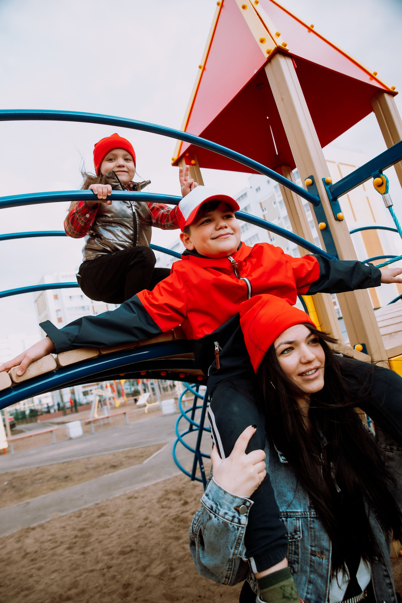 Прогулка|Алёна и её дети. Фотограф Егор Сухов