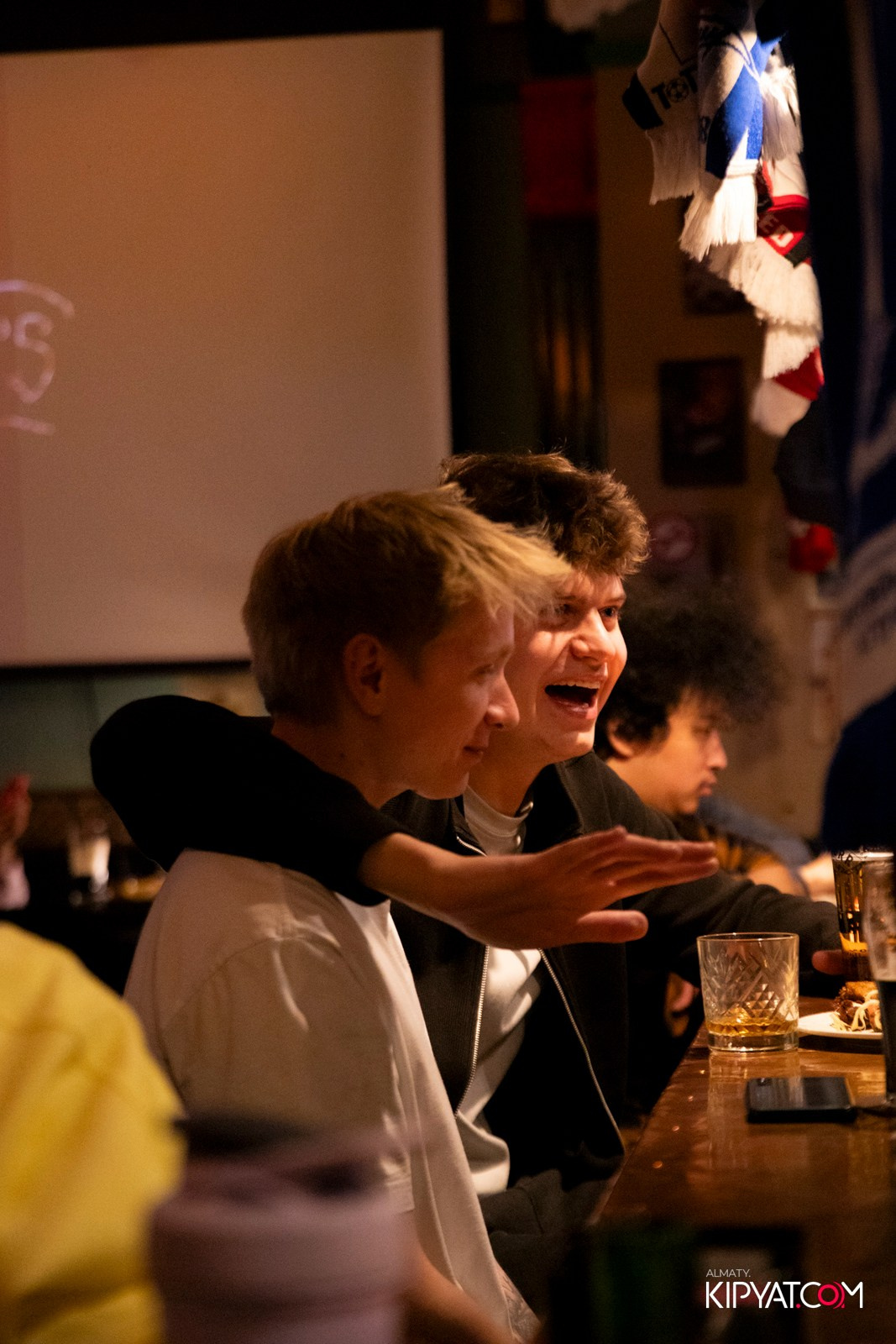 HARATS IRISH PUB НА АЛЬ-ФАРАБИ. КИПЯТКОМ АЛМАТЫ! Фотосъемка мероприятий в Алматы