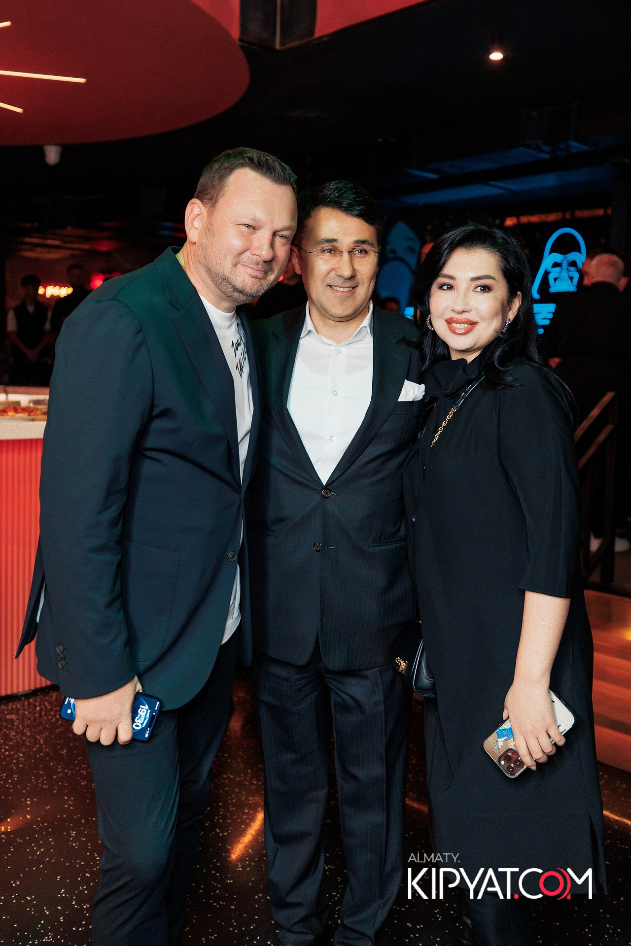 ПРЕЗЕНТАЦИЯ КНИГИ ВИКТОРА ЕЛИСЕЕВА. КИПЯТКОМ АЛМАТЫ!