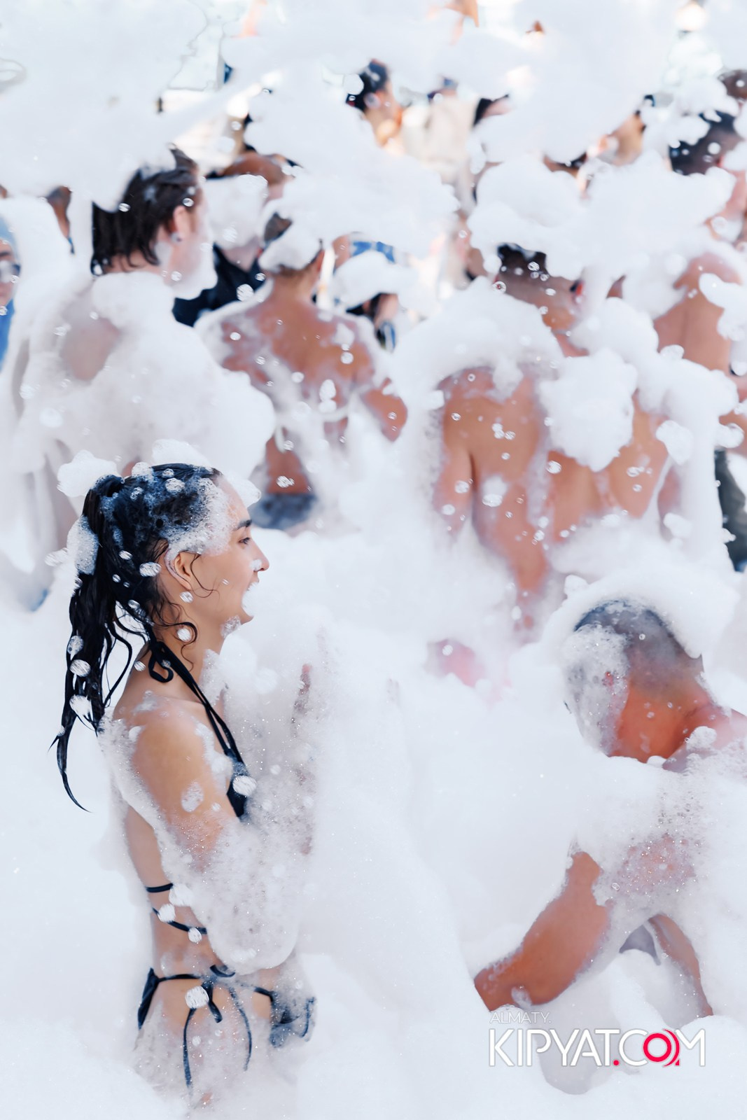 ПЕННАЯ ВЕЧЕРИНКА/ДЫМОВОЕ ШОУ/БАССЕЙН DELIGHT POOL. КИПЯТКОМ АЛМАТЫ!