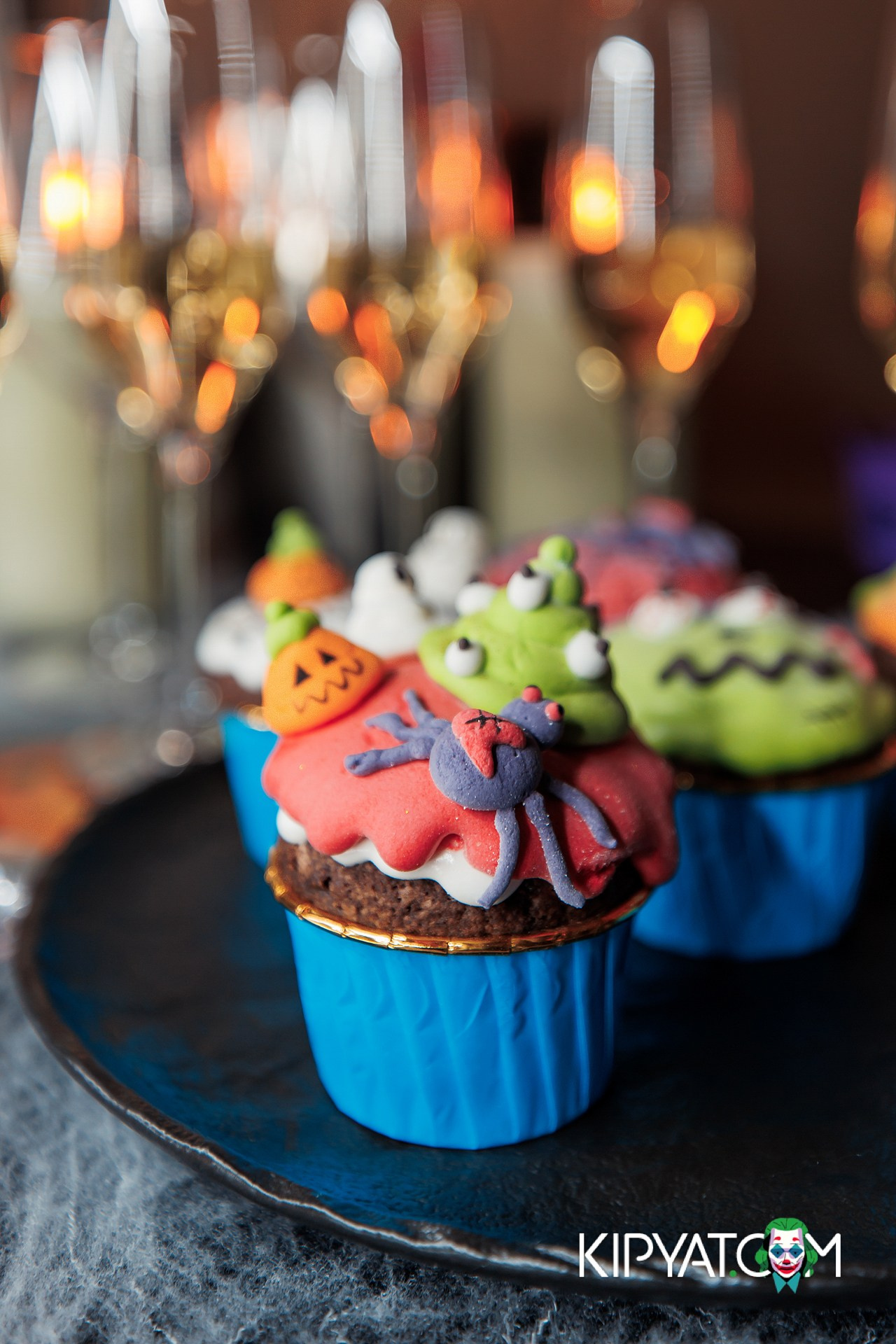 DICKENS RESTAURANT & BAR. КИПЯТКОМ АЛМАТЫ!