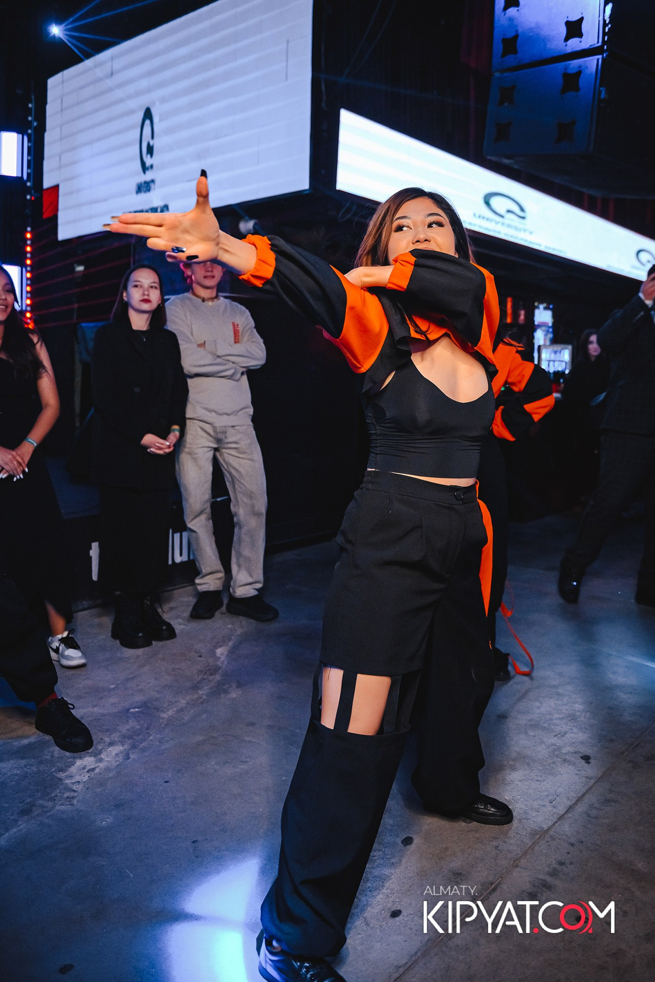 ПОСВЯЩЕНИЕ В СТУДЕНТЫ ''Q'' UNIVERSITY. КИПЯТКОМ АЛМАТЫ!