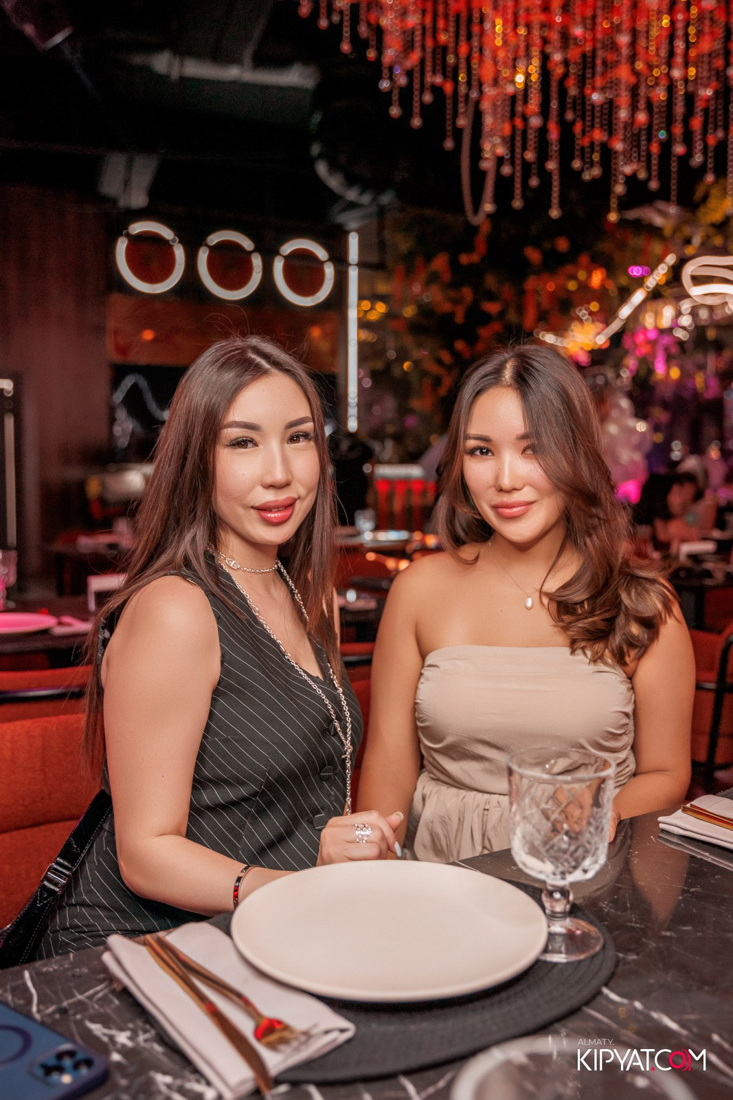 FRIENDS BAR & TERRACE. КИПЯТКОМ АЛМАТЫ!