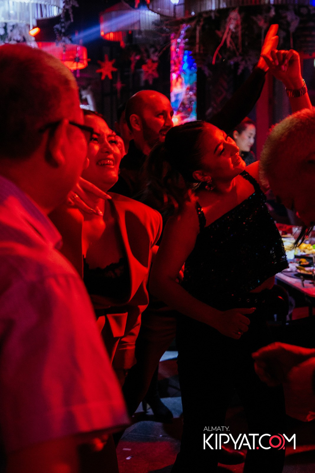 FRIENDS BAR & TERRACE. КИПЯТКОМ АЛМАТЫ!