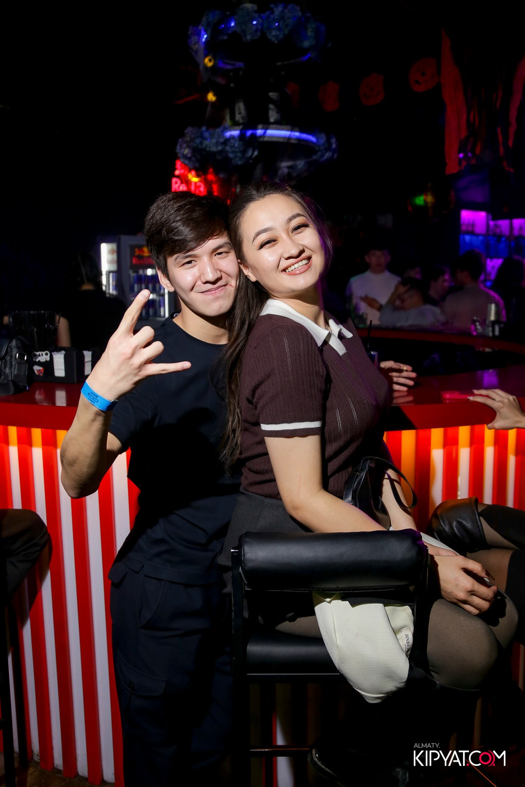 UYAT EMES BAR. КИПЯТКОМ АЛМАТЫ!