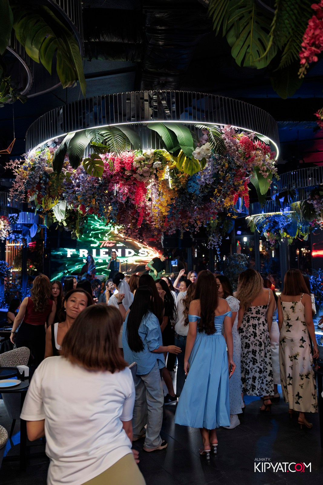 FRIENDS BAR & TERRACE. КИПЯТКОМ АЛМАТЫ!