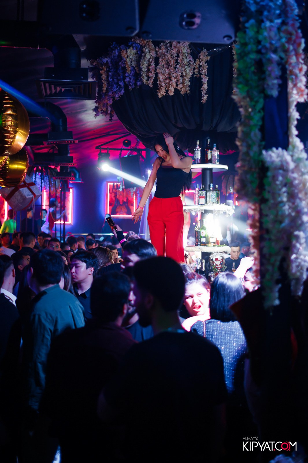 UYAT EMES BAR. КИПЯТКОМ АЛМАТЫ!