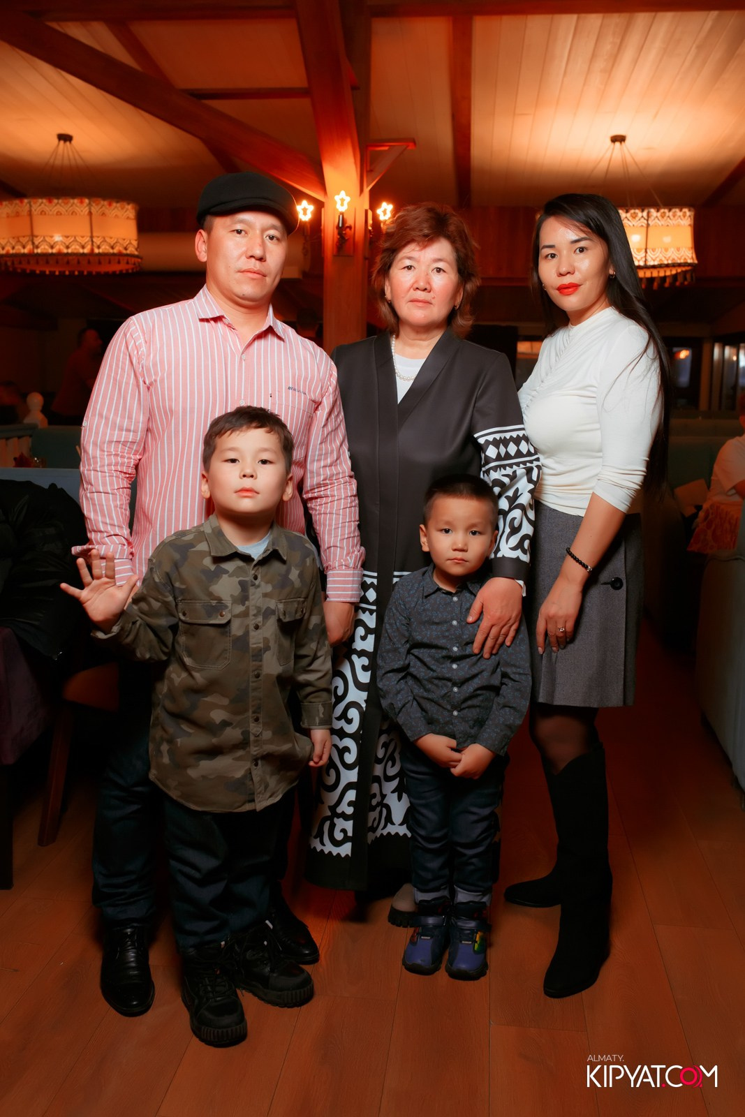 ГРУЗИНСКИЙ ДВОР НА КАБАНБАЙ БАТЫРА. КИПЯТКОМ АЛМАТЫ!