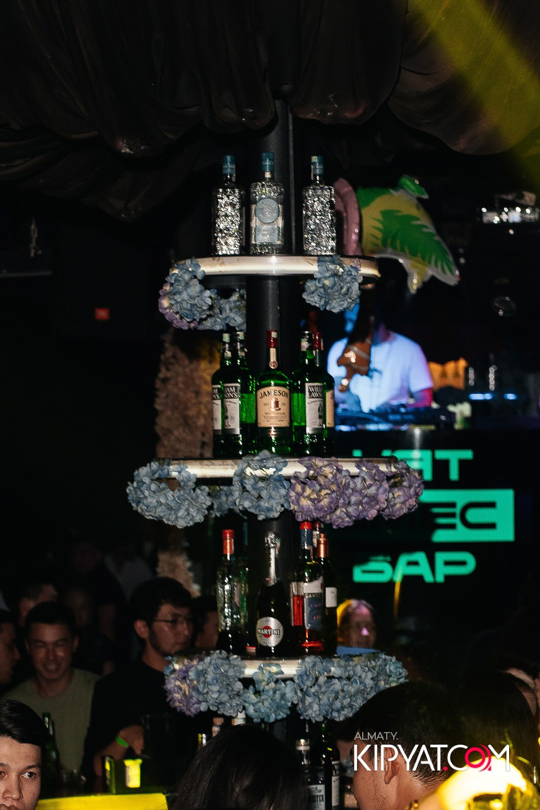 UYAT EMES BAR. КИПЯТКОМ АЛМАТЫ!