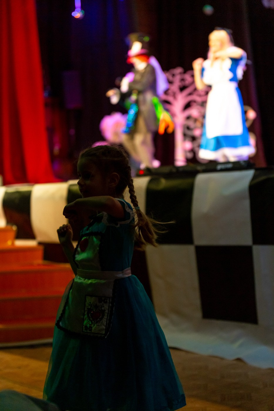 Спектакль в Доме культуры. Андрей Кровлин — фотограф в Славянке