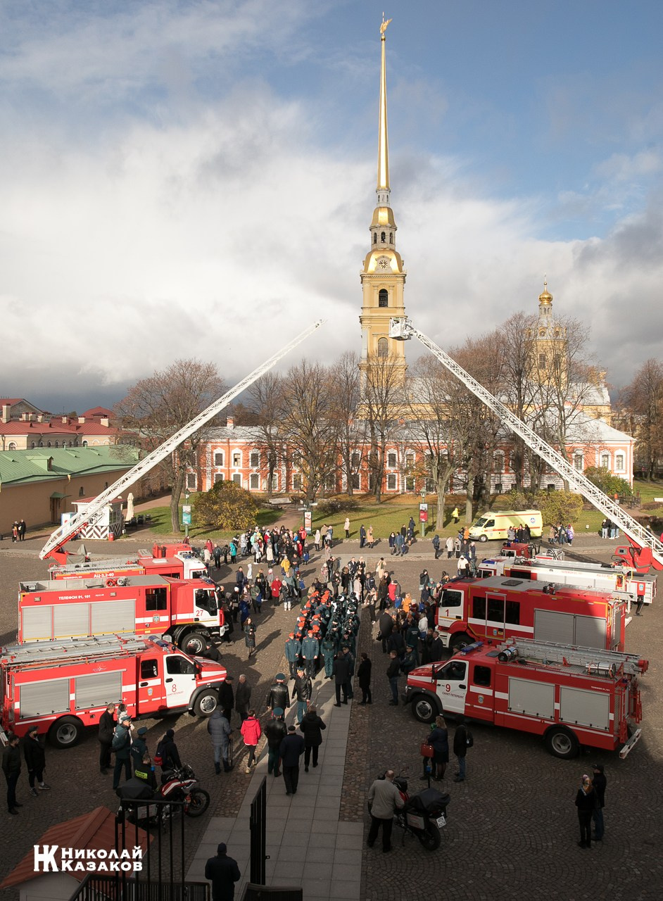 Экскурсия для воспитанников кадетских классов МЧС во время мероприятия в Петропавловской крепости