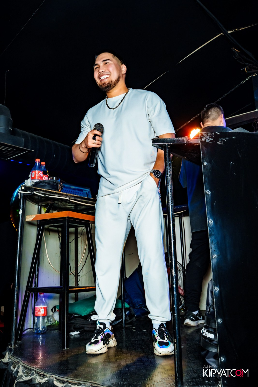 UYAT EMES BAR. КИПЯТКОМ АЛМАТЫ!