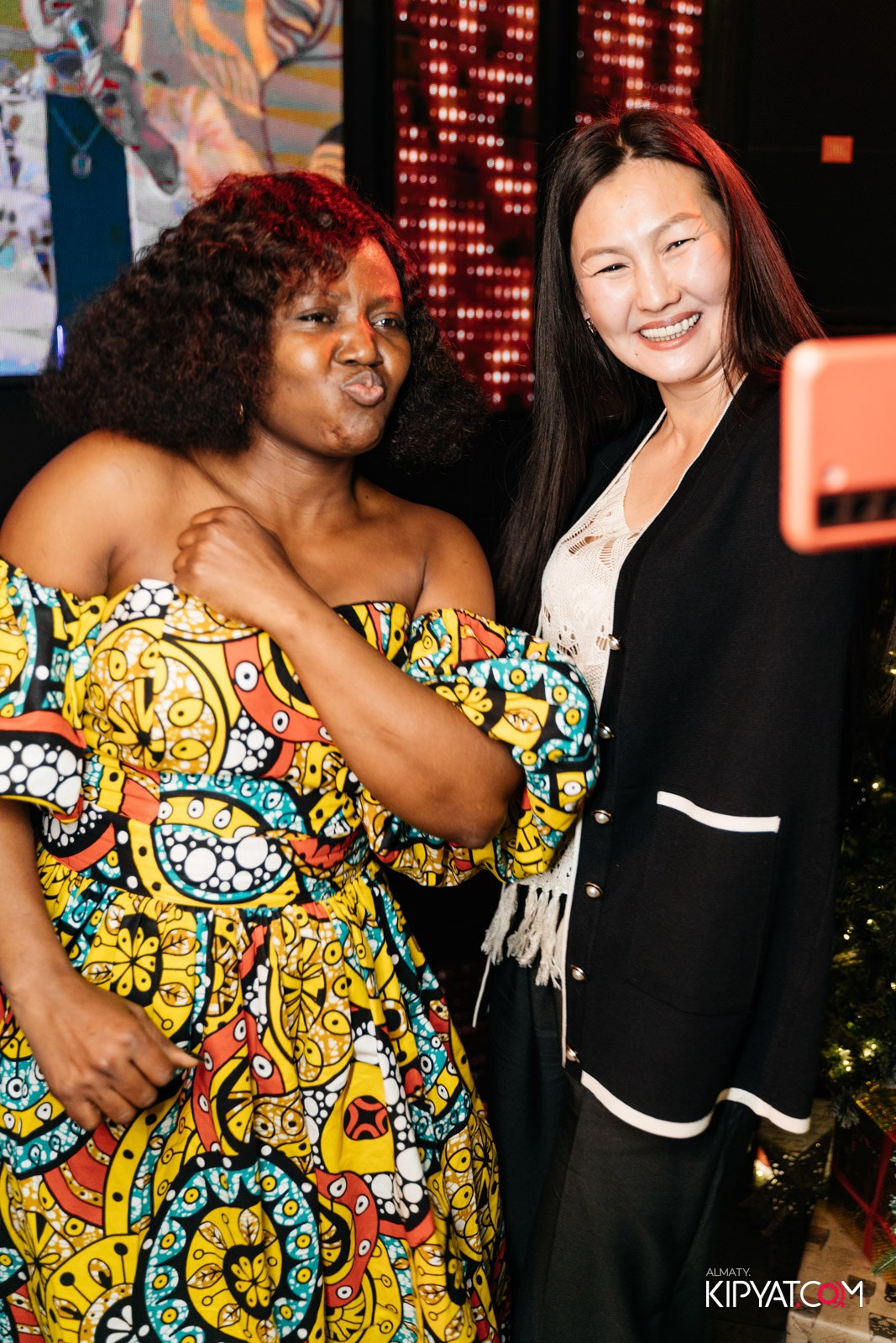 КАФЕ ЖАСМИН НА ЯССАУИ. КИПЯТКОМ АЛМАТЫ!