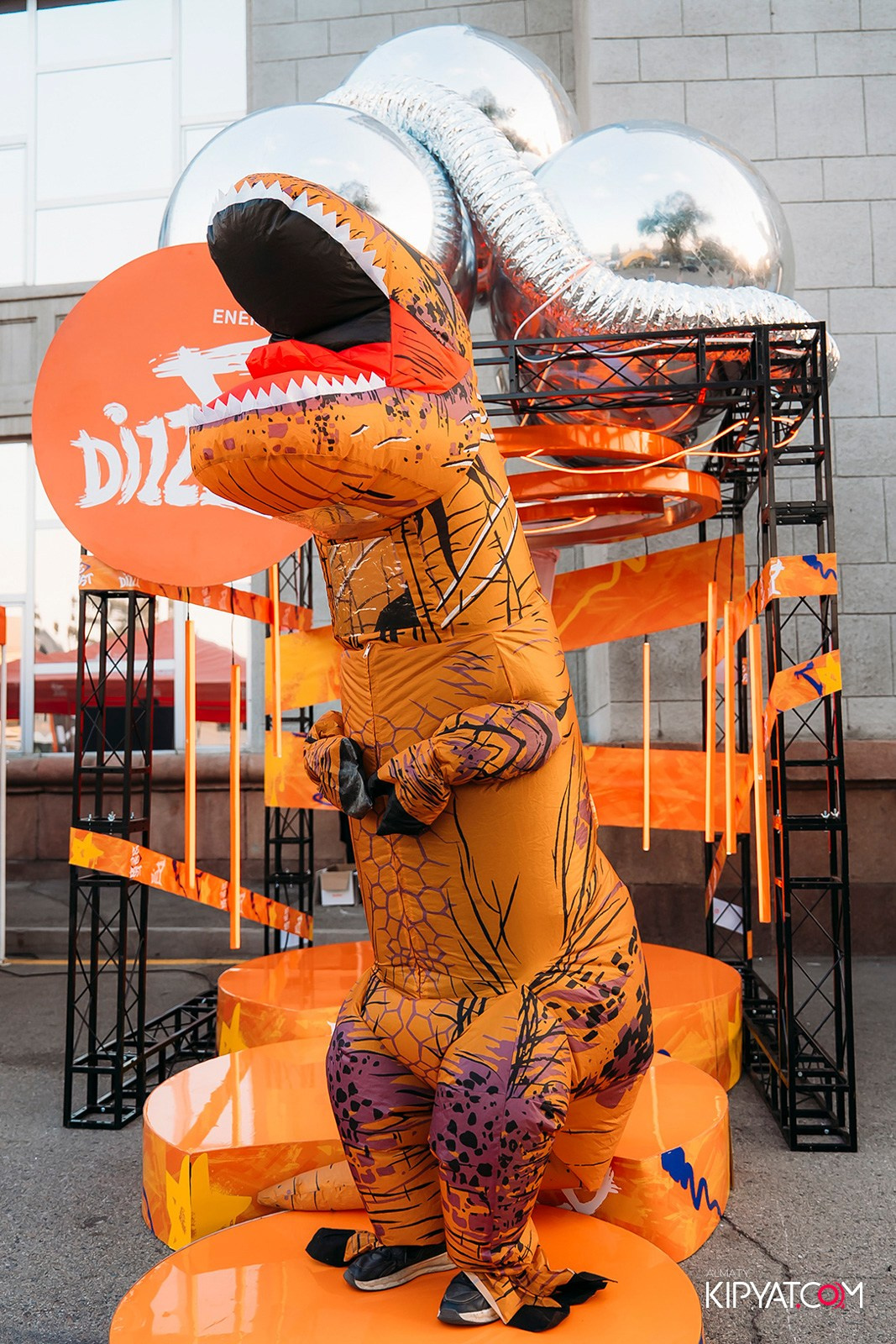 КОНЦЕРТ МИРАСА ЖУГУНУСОВА НА ЦЕНТРАЛЬНОМ СТАДИОНЕ. КИПЯТКОМ АЛМАТЫ!