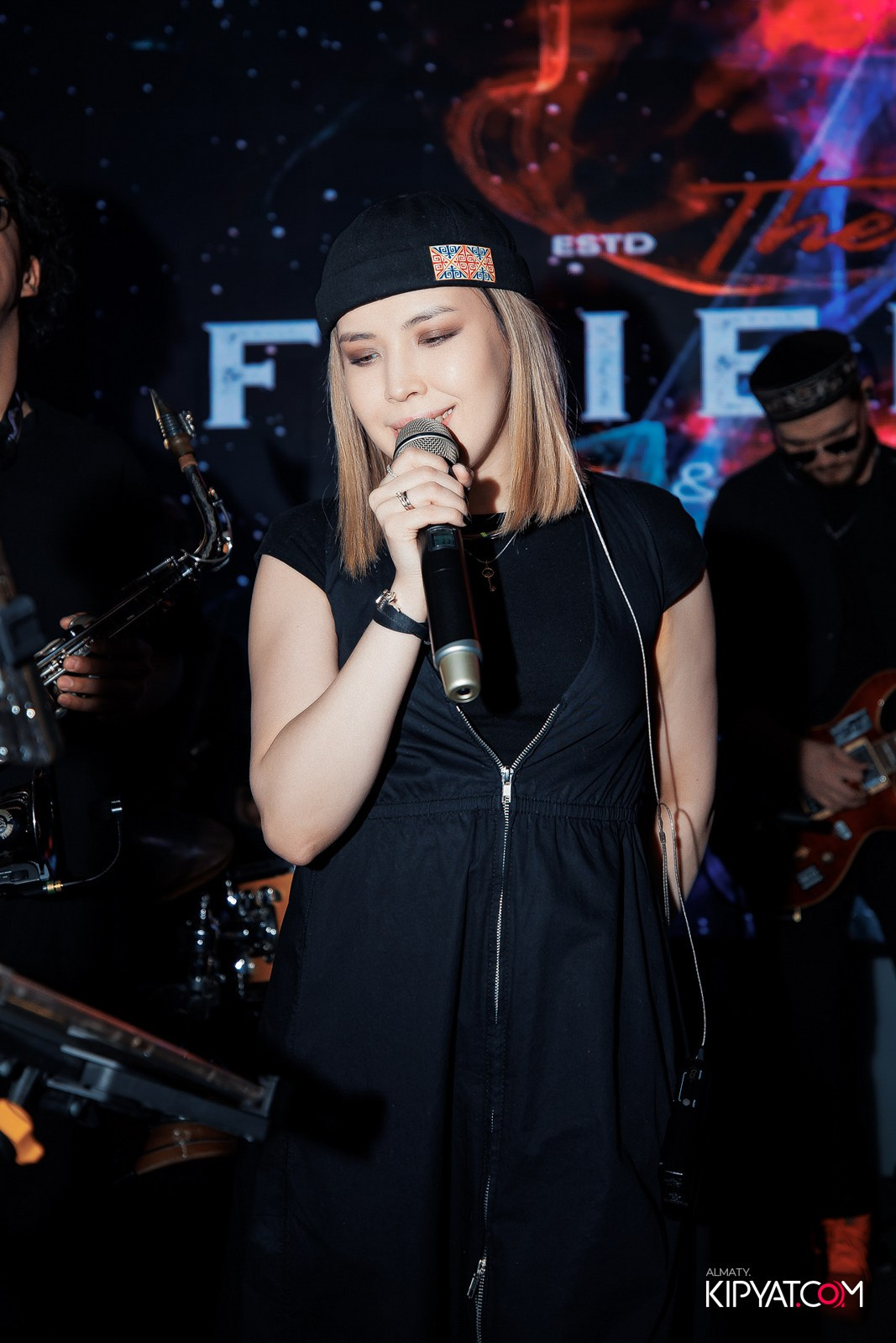 FRIENDS BAR & TERRACE. КИПЯТКОМ АЛМАТЫ!