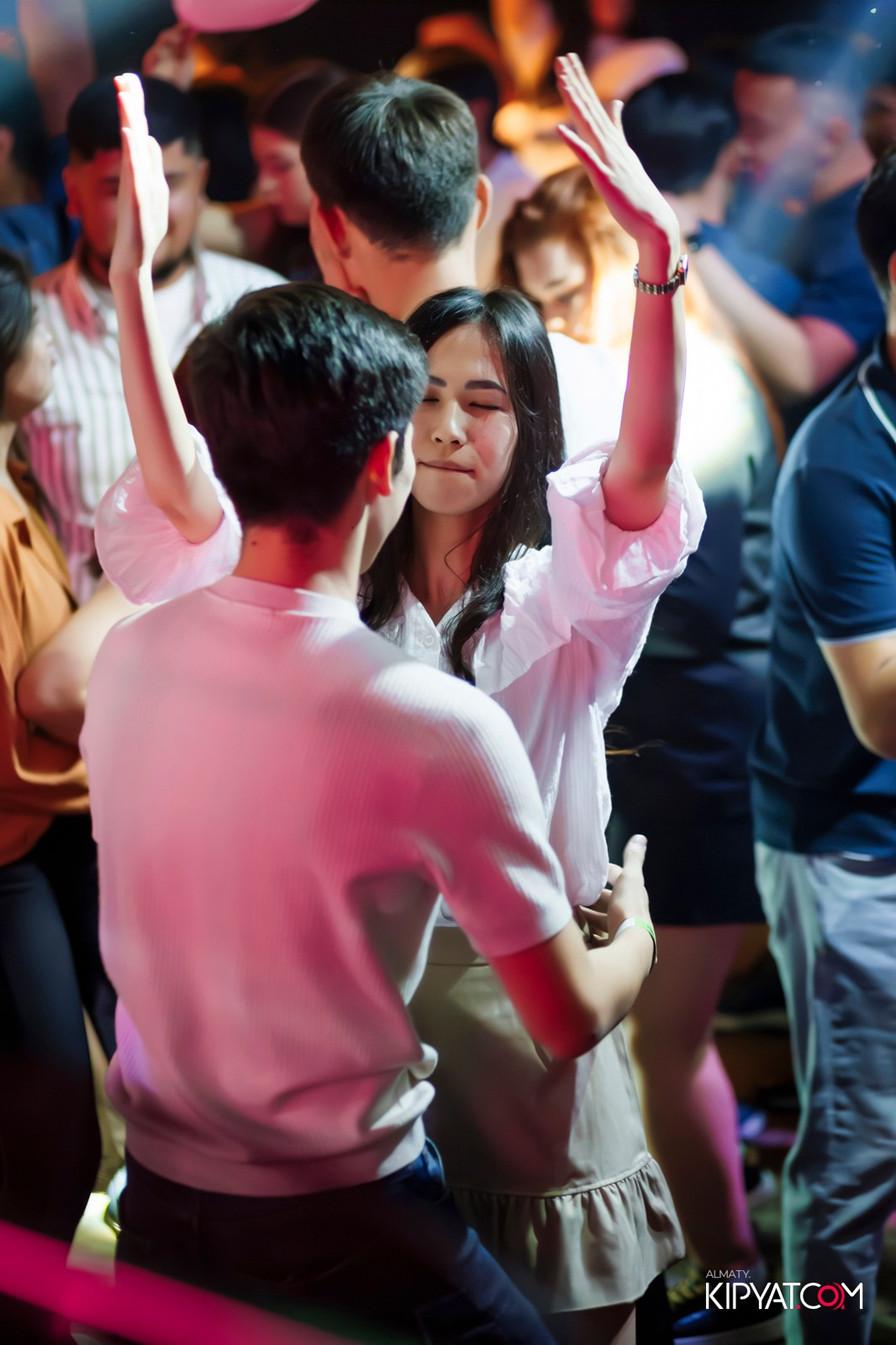 UYAT EMES BAR. КИПЯТКОМ АЛМАТЫ!