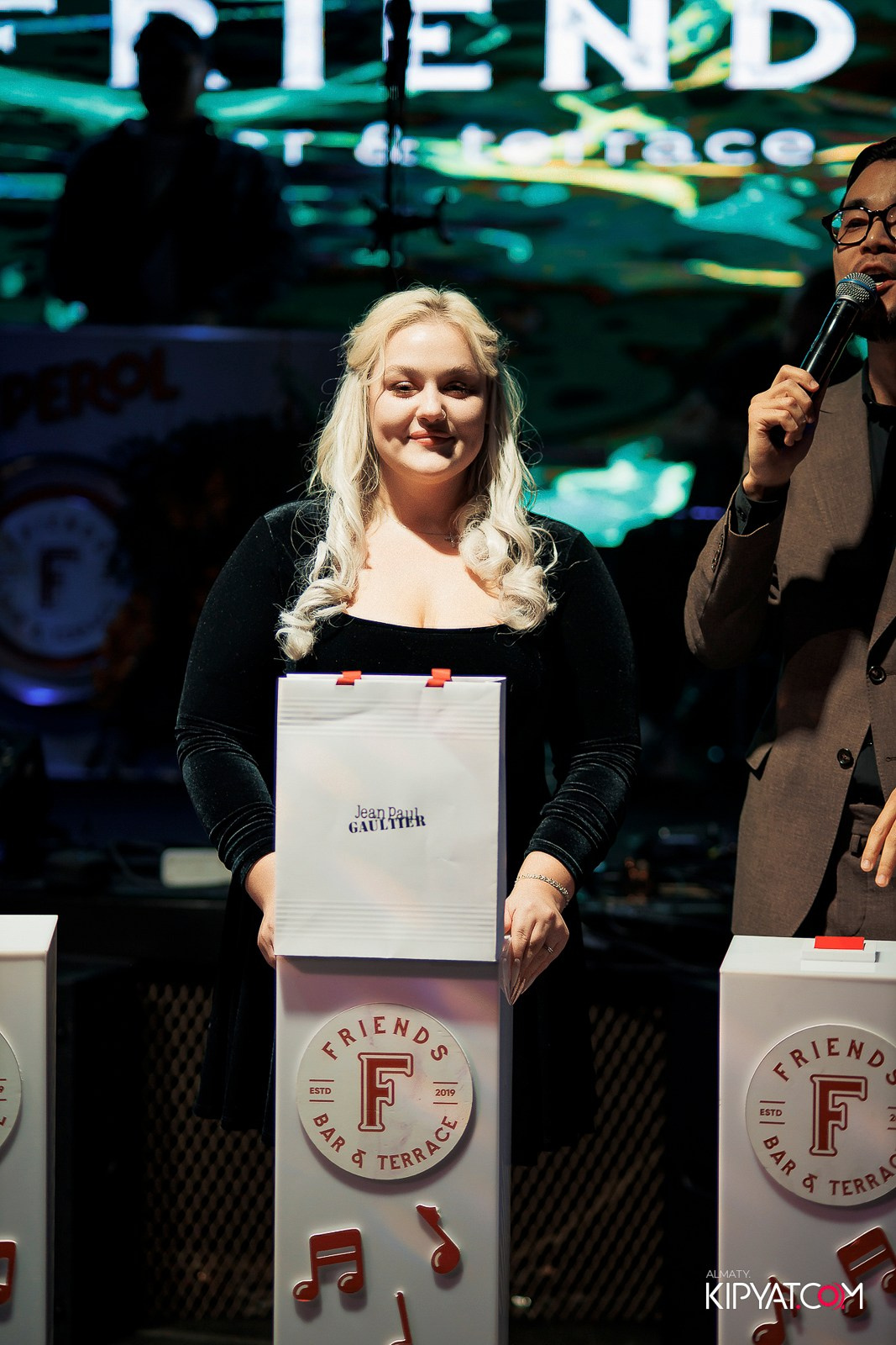 FRIENDS BAR & TERRACE. КИПЯТКОМ АЛМАТЫ!