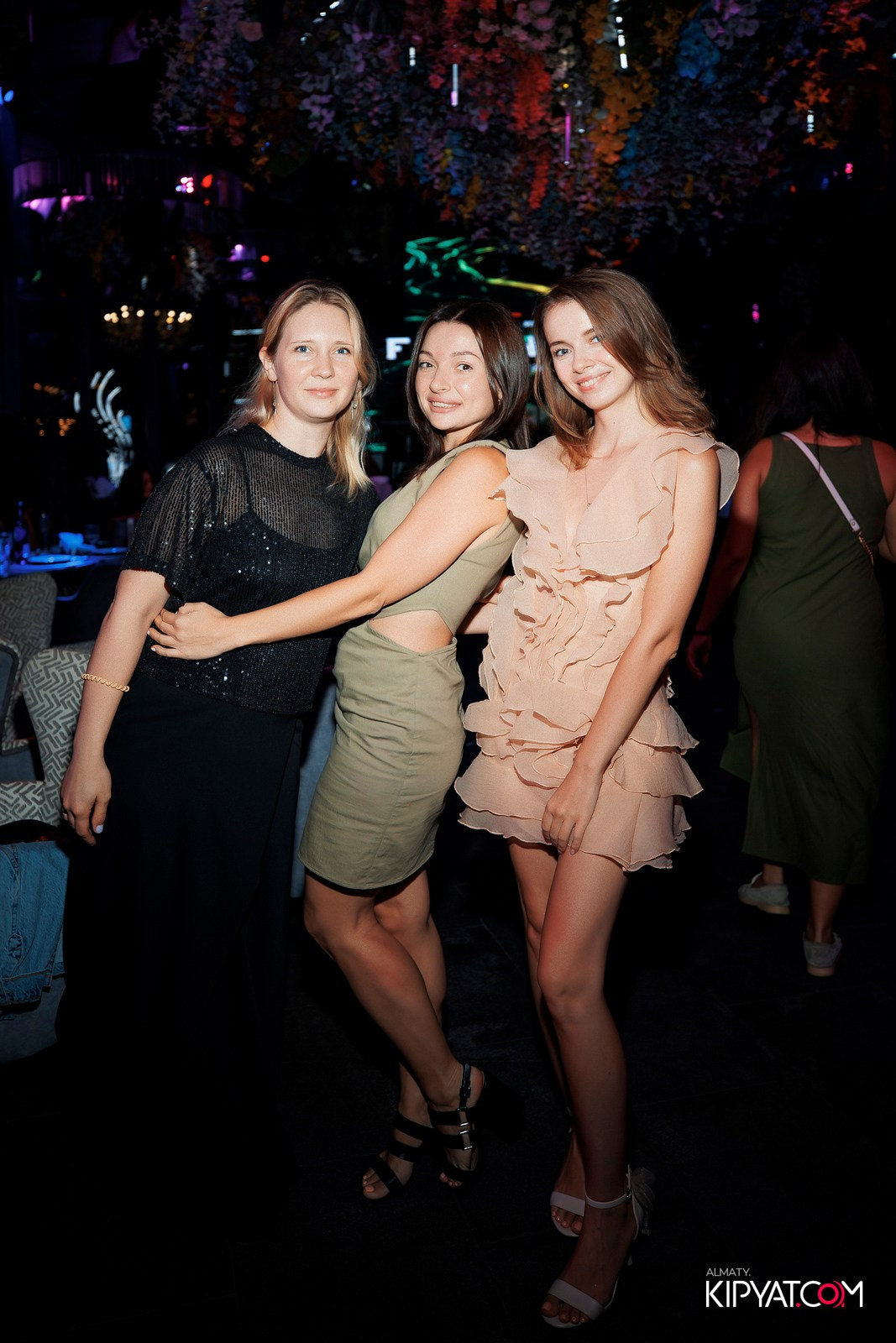 FRIENDS BAR & TERRACE. КИПЯТКОМ АЛМАТЫ!