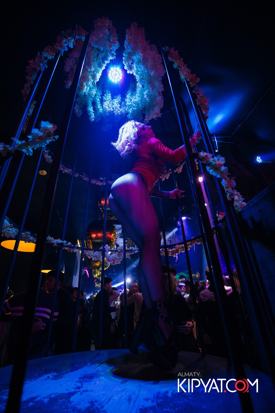 UYAT EMES BAR. КИПЯТКОМ АЛМАТЫ!