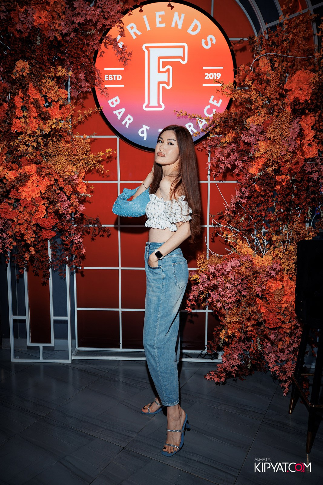 FRIENDS BAR & TERRACE. КИПЯТКОМ АЛМАТЫ!