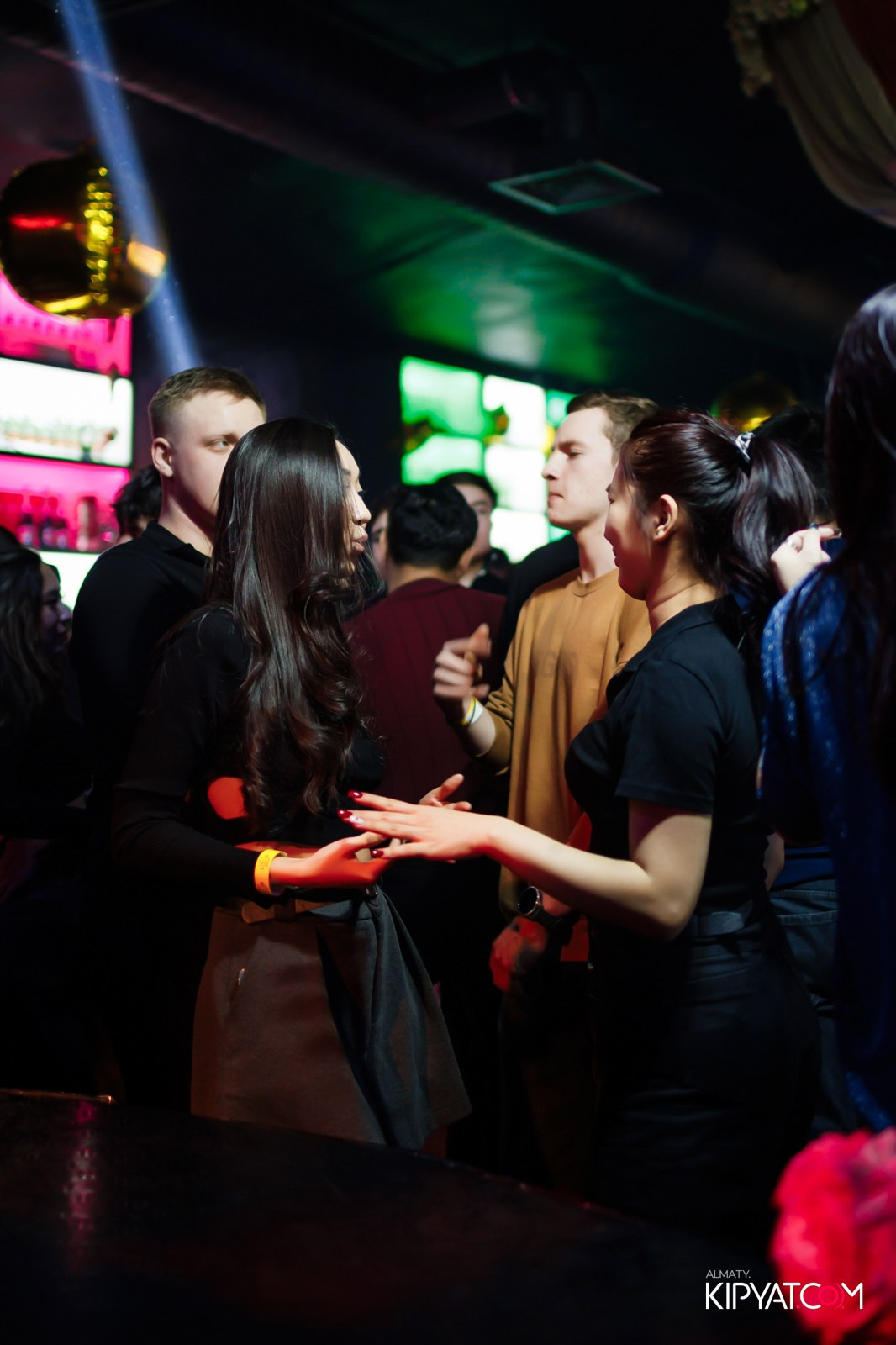 UYAT EMES BAR. КИПЯТКОМ АЛМАТЫ!