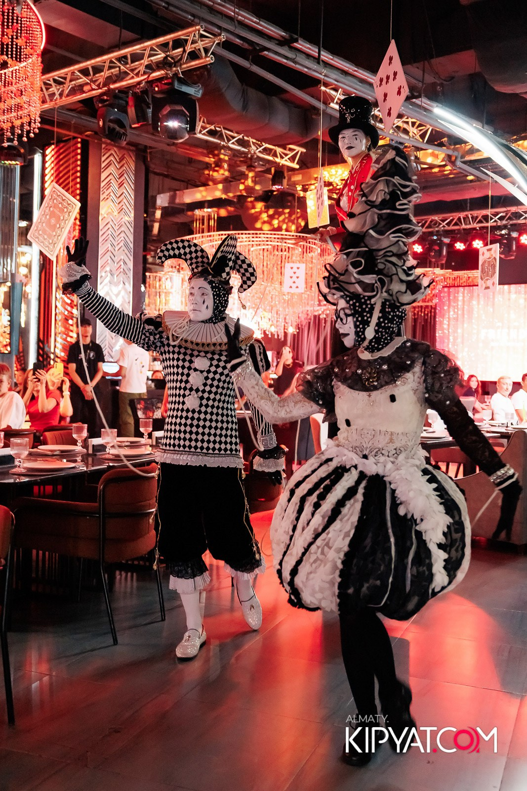 FRIENDS BAR & TERRACE. КИПЯТКОМ АЛМАТЫ!