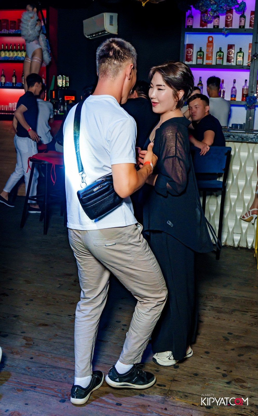 UYAT EMES BAR. КИПЯТКОМ АЛМАТЫ!