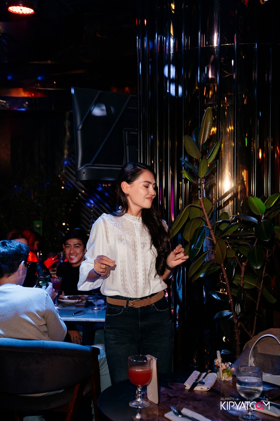 KARAOKE BATTLE В MOOD KARAOKE & TERRACE. КИПЯТКОМ АЛМАТЫ!