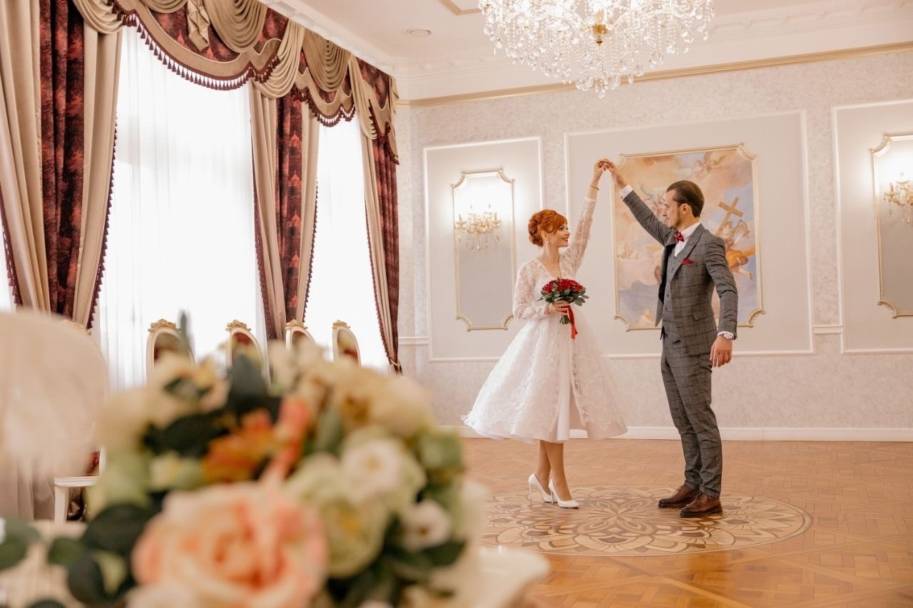 Примеры свадебных платьев. Модельер Евгений Бременев