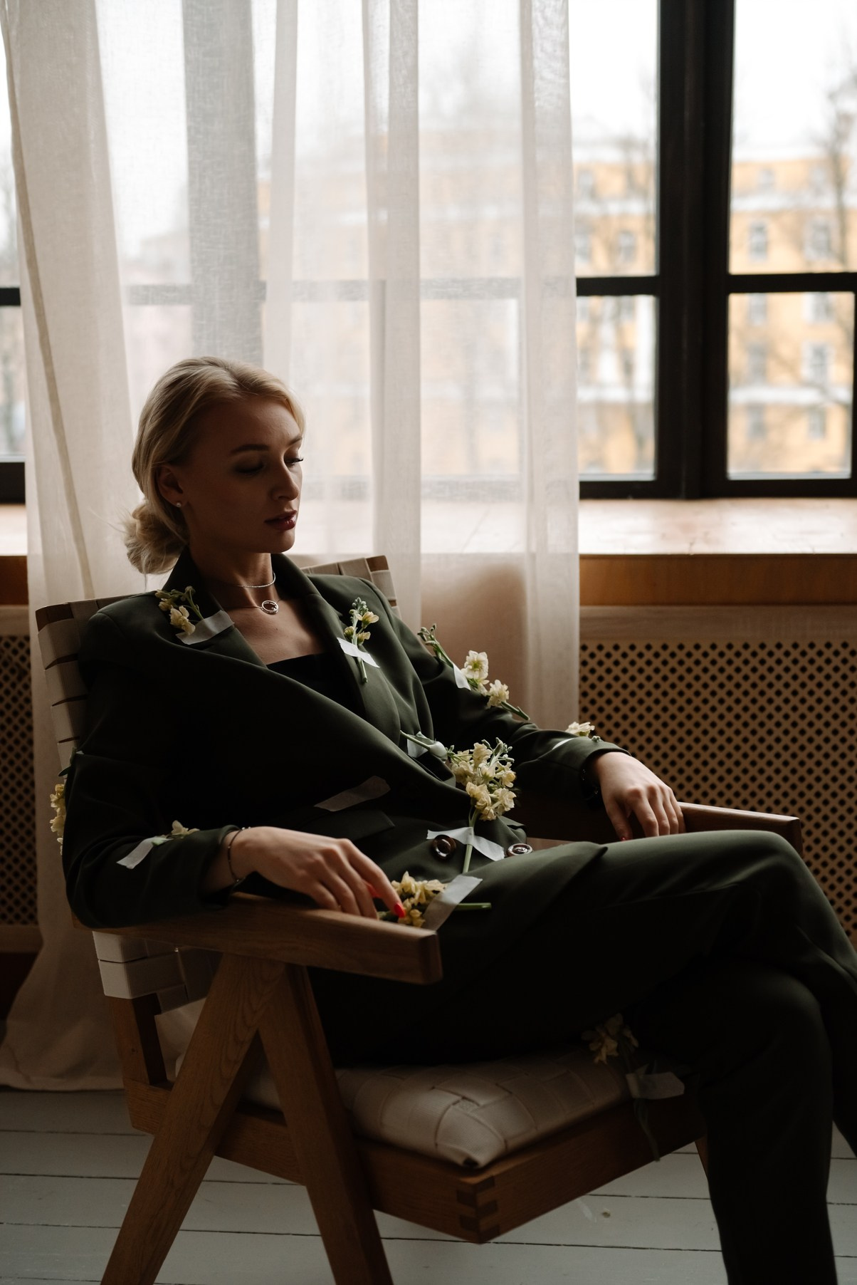 Индивидуальная. Деловой образ с цветами. Свадебный и сеейный фотограф в Санкт-Петербурге Елена Худякова