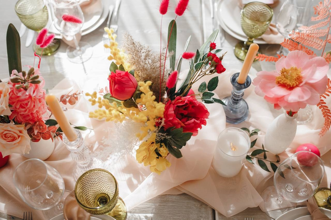 Яркий декор с использованием фруктов и овощей. Подрядчики и друзья сети свадебных площадок House for wedding